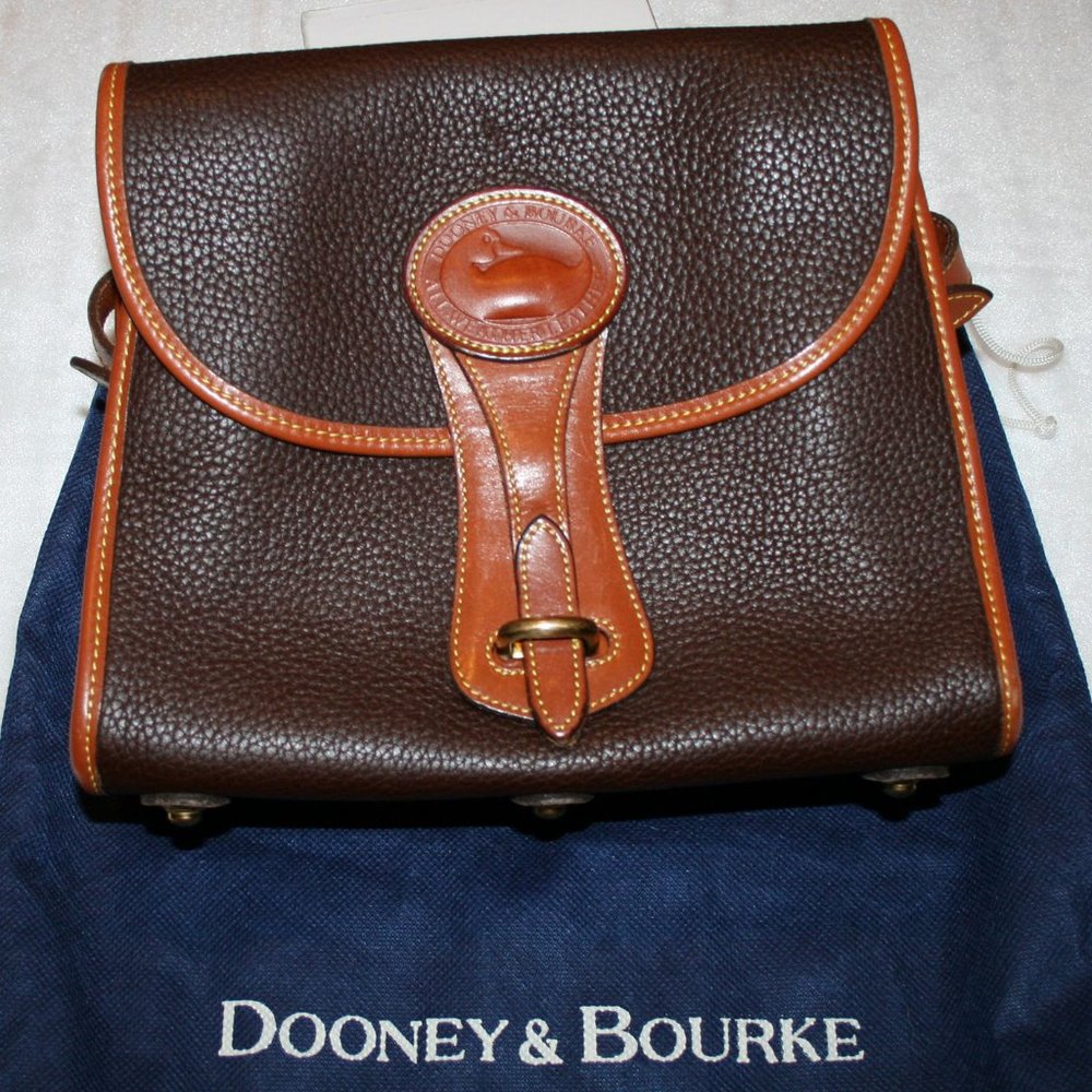 EUC Dooney & Bourke Vintage Medium Brown Essex Bag